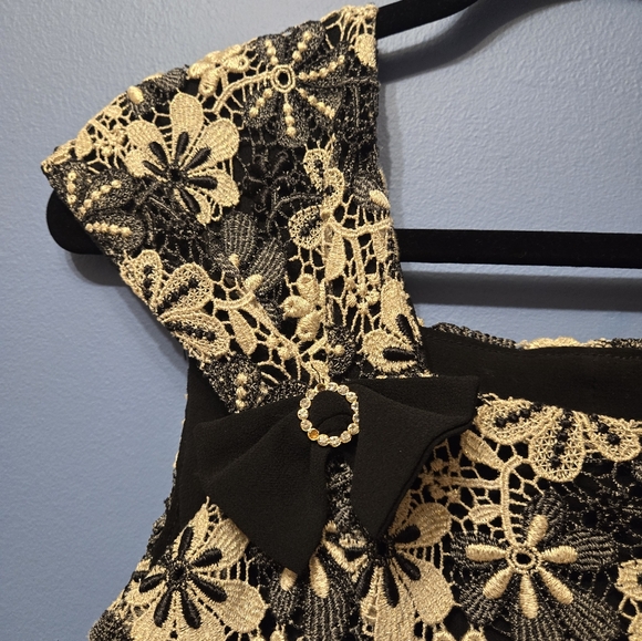 Lace Gold/Black Top - Picture 4 of 5